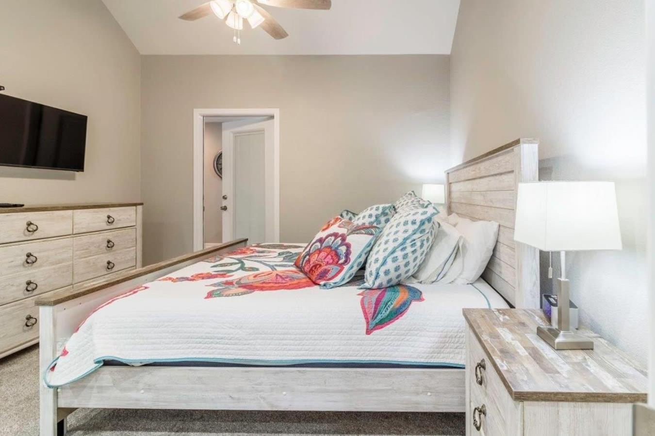 Updated Penthouse On Thousand Hills Golf Course With Views And Close To 76 Apartment Branson