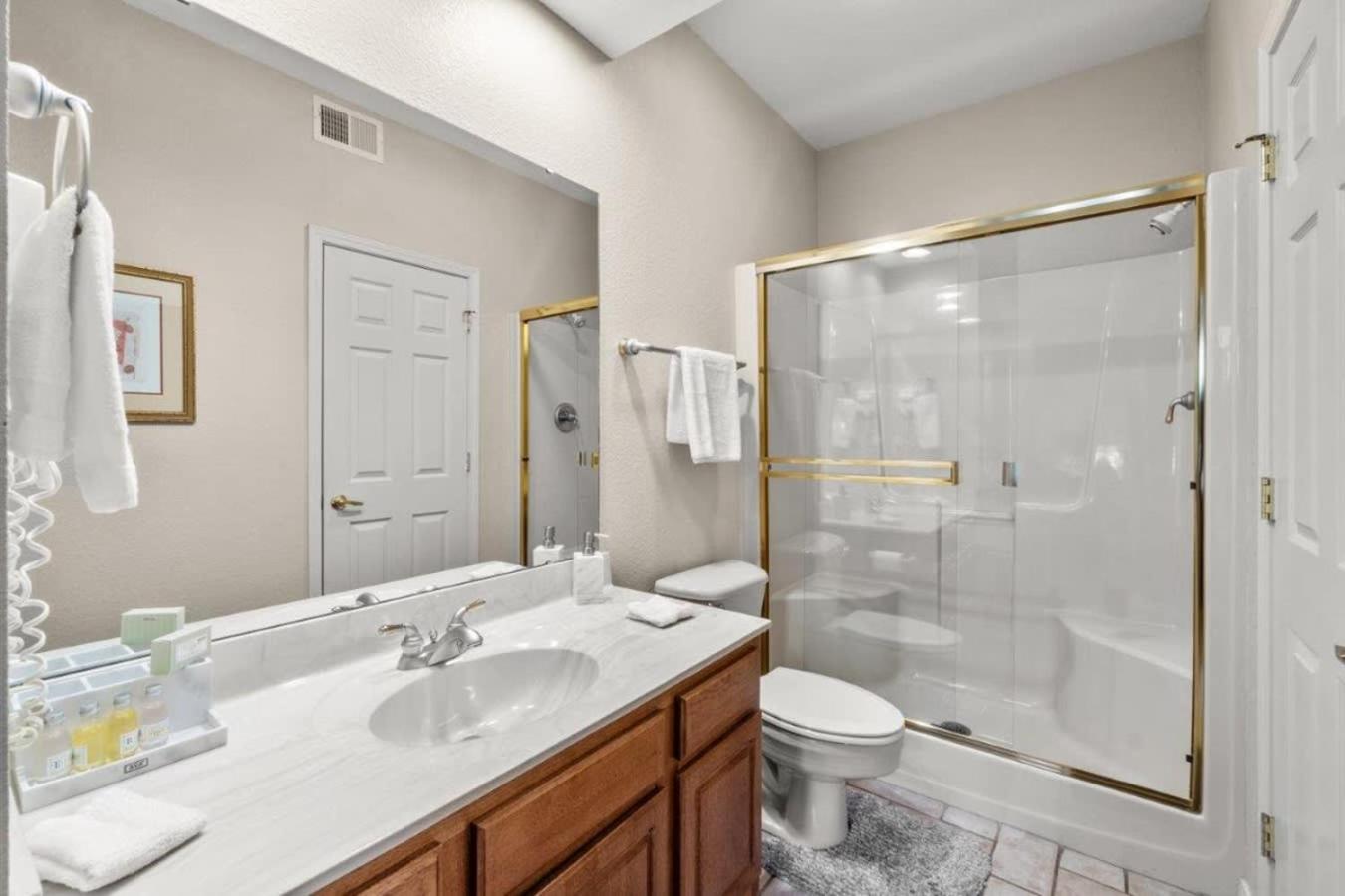 At Thousand Hills Walkin With Elevator Golf Front And Close To 76 Holiday home