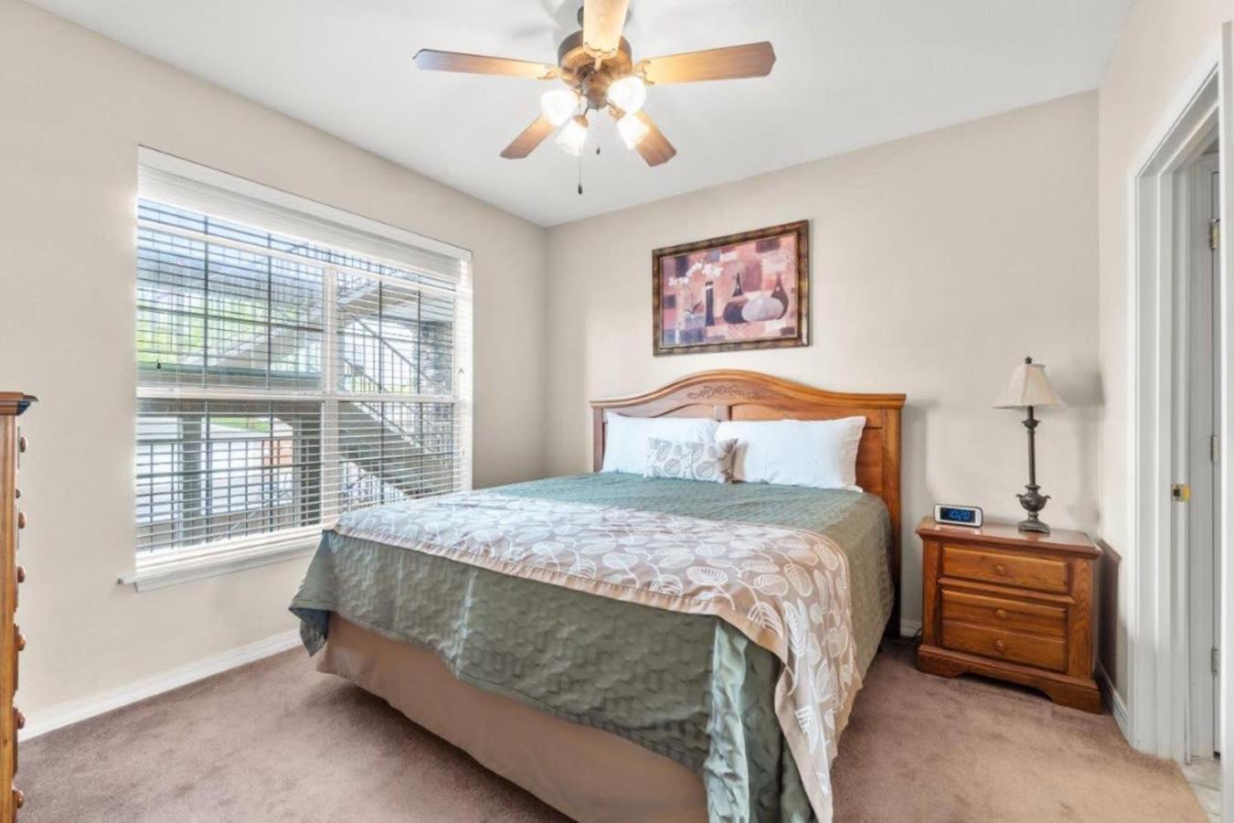 At Thousand Hills Walkin With Elevator Golf Front And Close To 76 Holiday home *