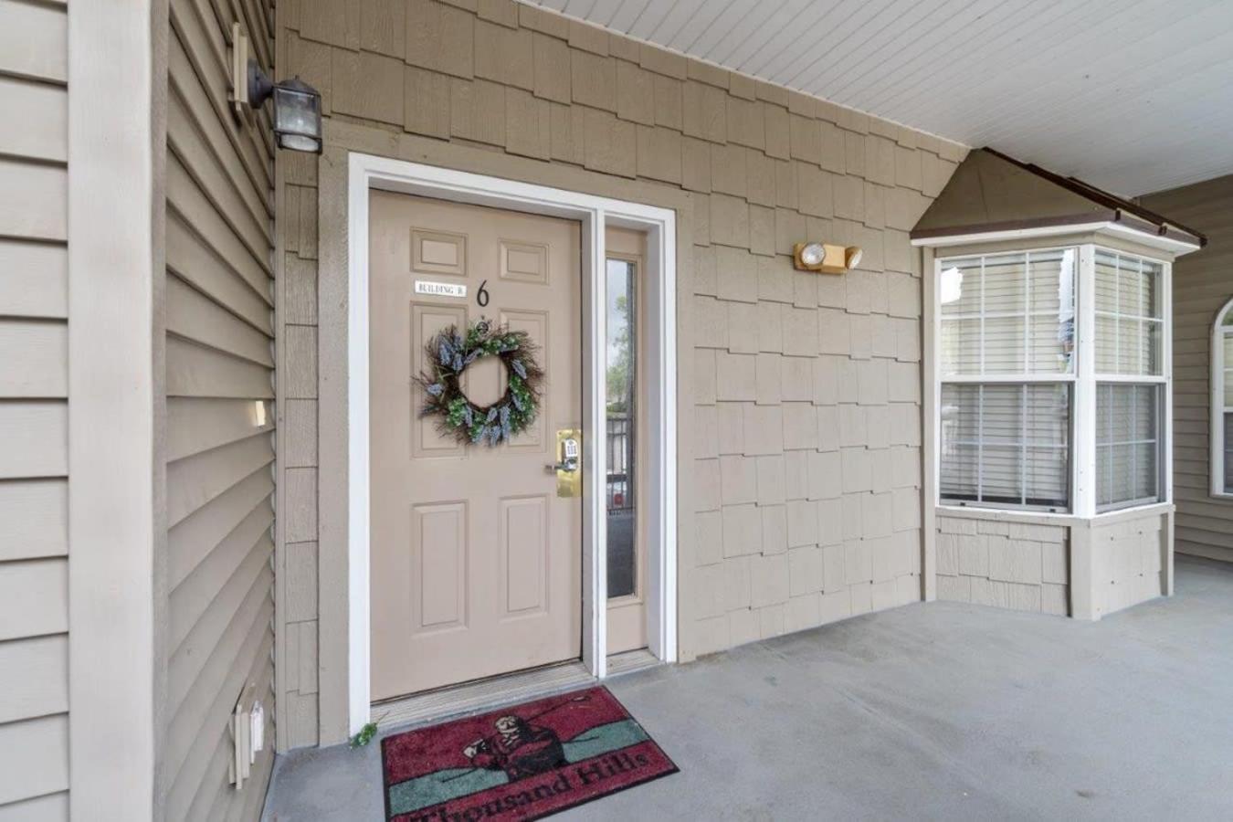 At Thousand Hills Walkin With Elevator Golf Front And Close To 76 Holiday home