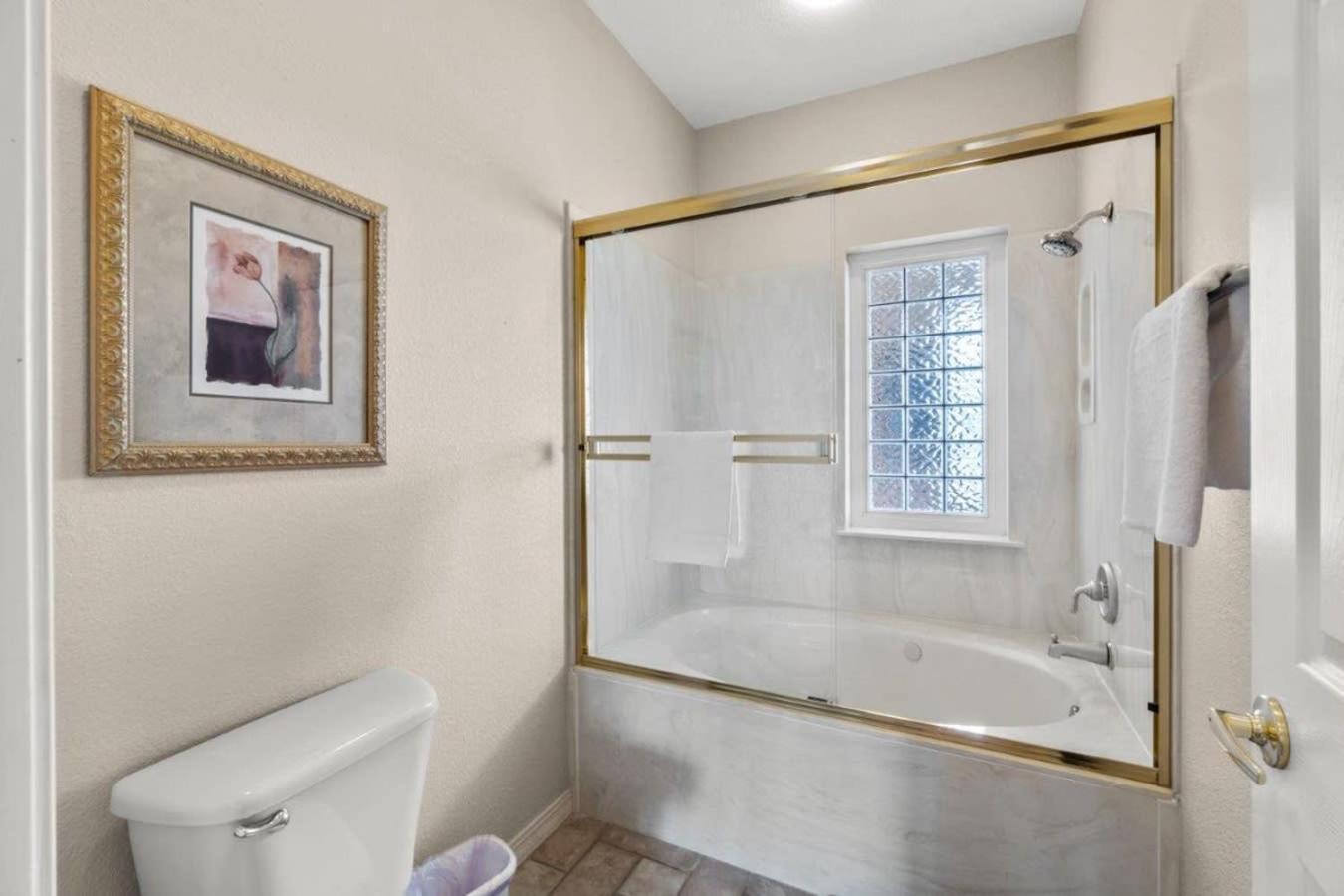 At Thousand Hills Walkin With Elevator Golf Front And Close To 76 Branson