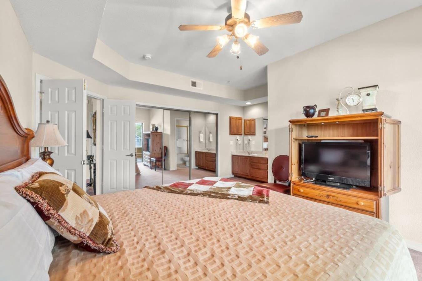 At Thousand Hills Walkin With Elevator Golf Front And Close To 76 Holiday home