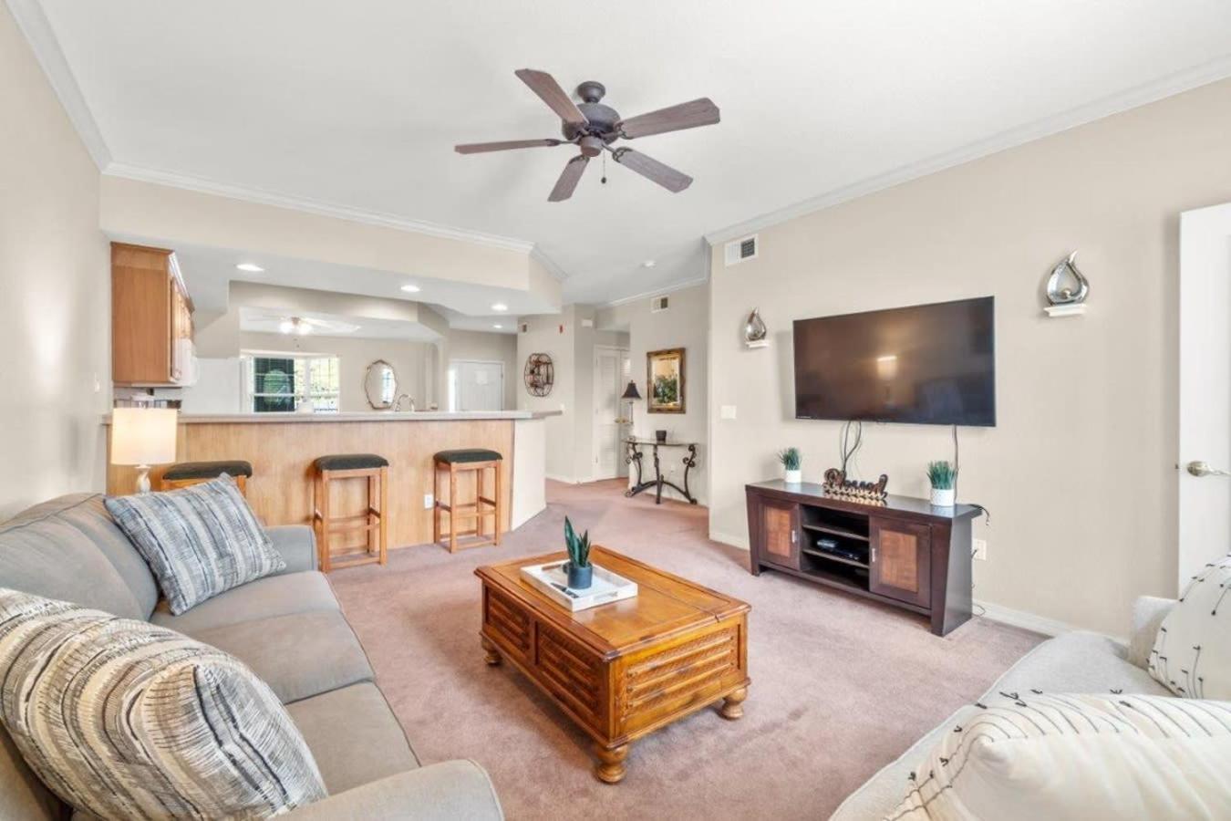 At Thousand Hills Walkin With Elevator Golf Front And Close To 76 Holiday home