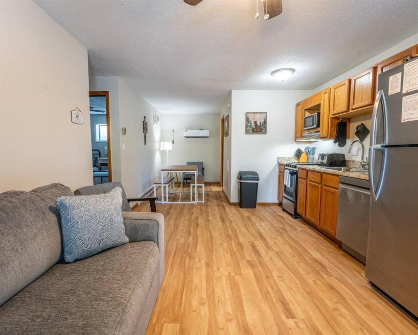 Tribesman Luxury # 8 On Table Rock Near Silver Dollar City, * Branson