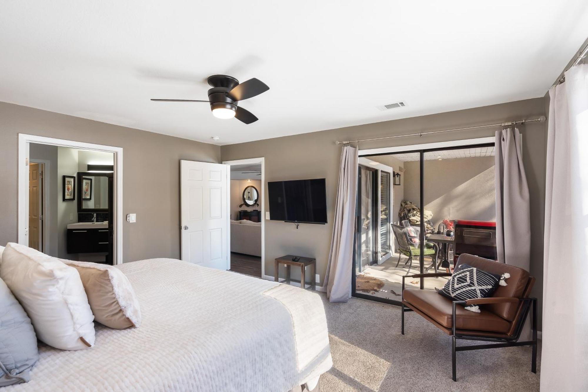 Apartment Lavish Escape With And Access *