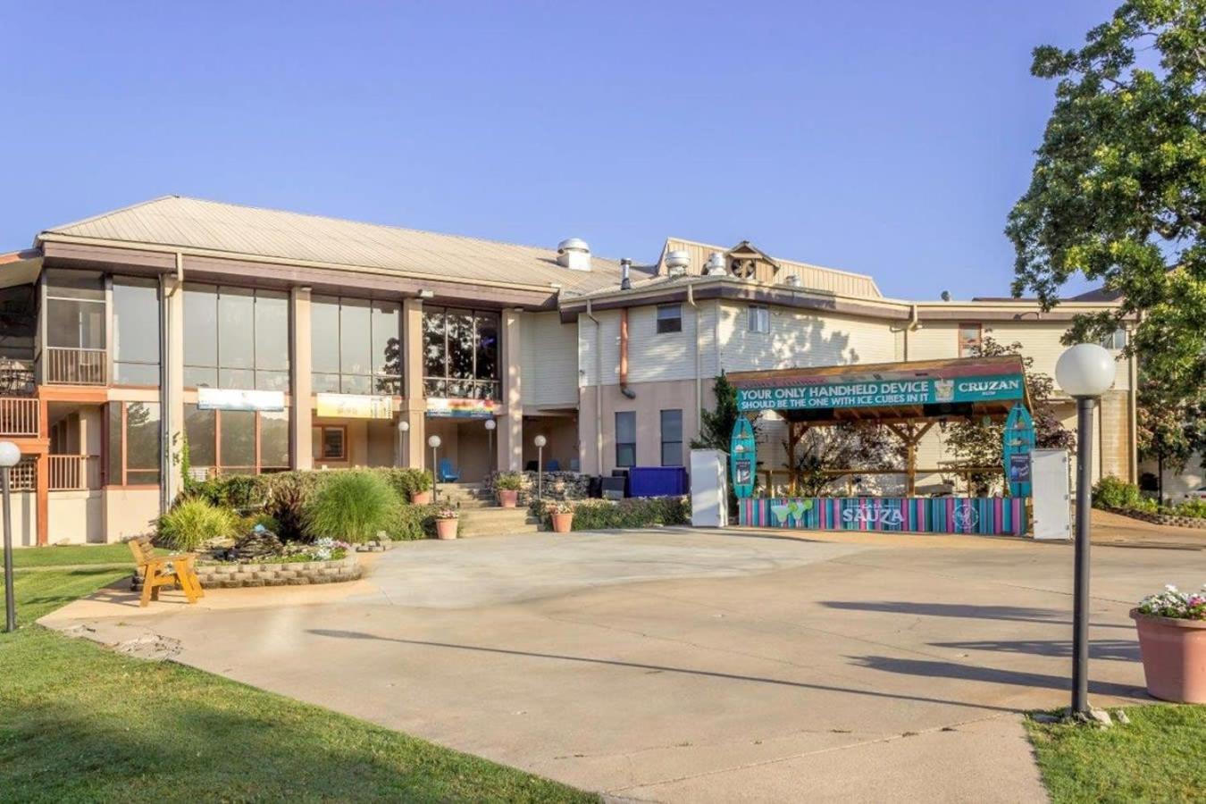On Table Rock With Views And Pool And Wifi Near Silver Dollar Apartment Branson