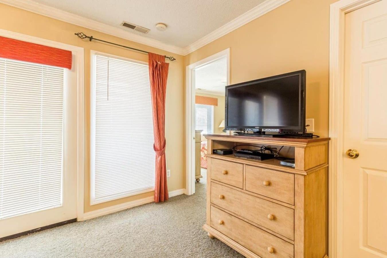 Apartment On Table Rock With Views And Pool And Wifi Near Silver Dollar