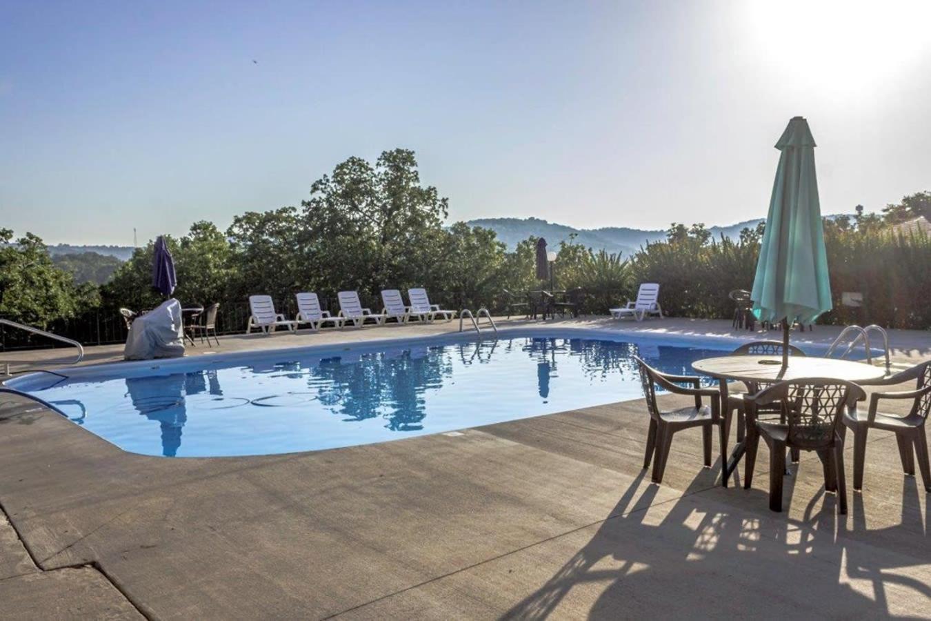 On Table Rock With Views And Pool And Wifi Near Silver Dollar