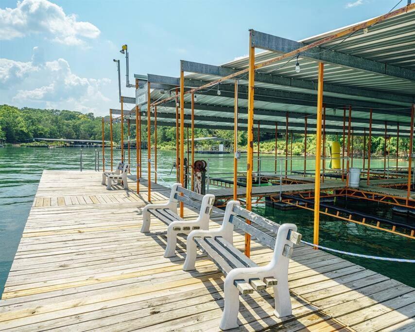 Apartment Tribesman Luxury # 8 On Table Rock Near Silver Dollar City, *
