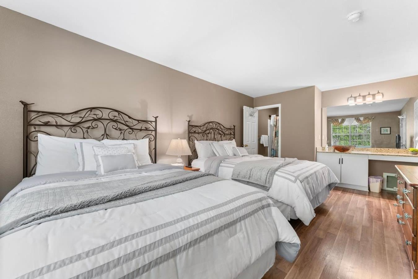 Penthouse Thousand Hills Golf Front With Pool Close To 76 And Sleeps 8