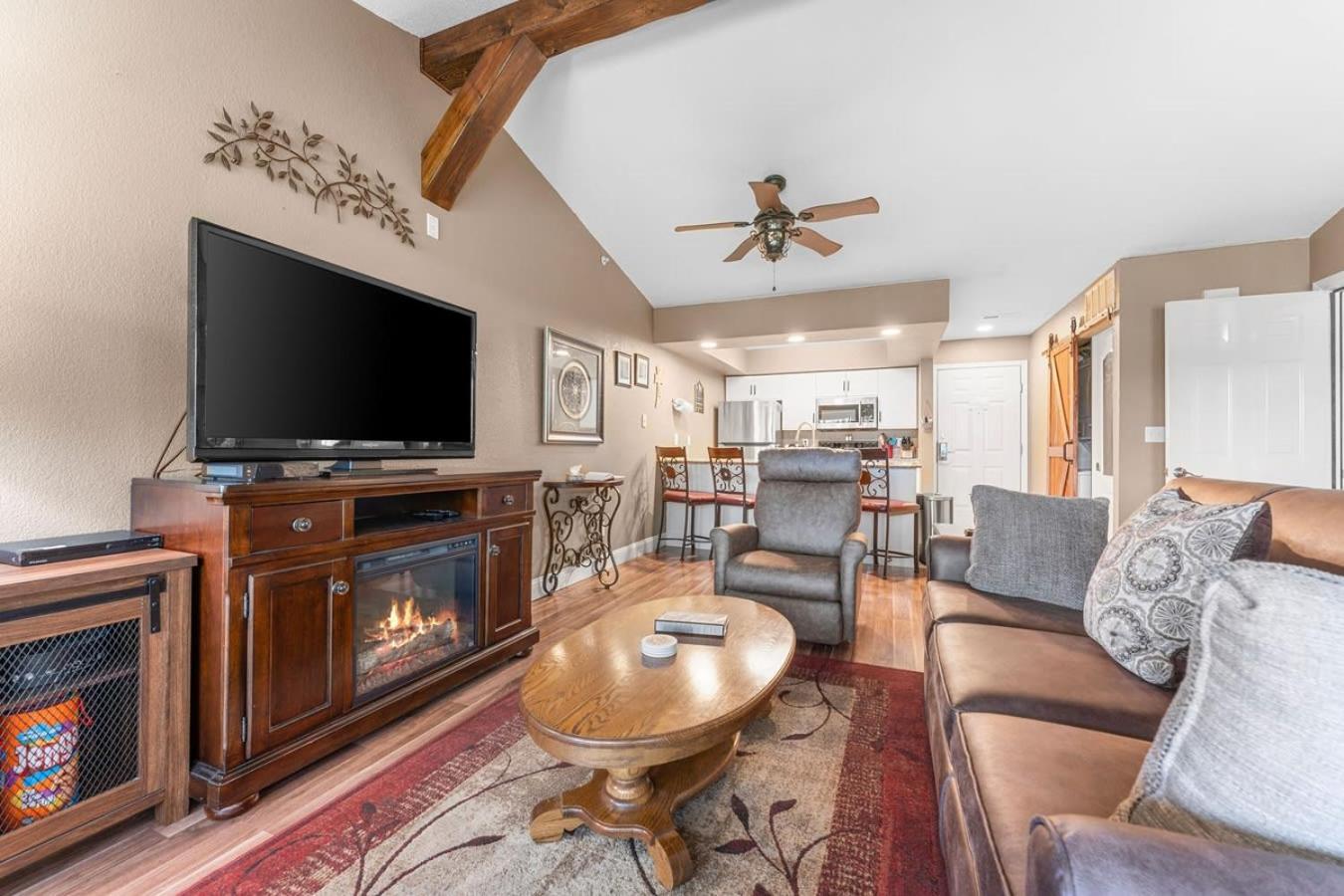 Penthouse Thousand Hills Golf Front With Pool Close To 76 And Sleeps 8 * Branson