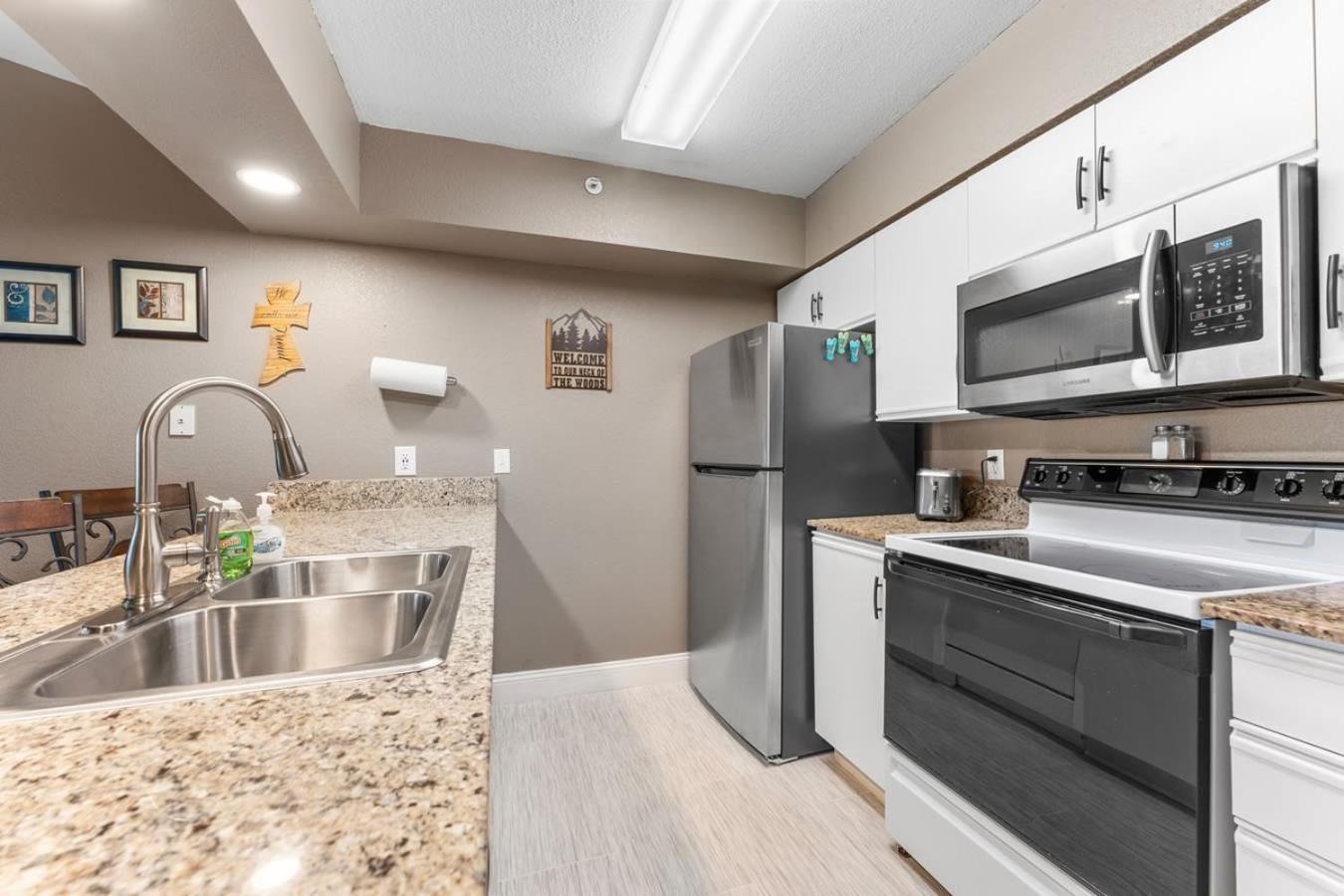 Penthouse Thousand Hills Golf Front With Pool Close To 76 And Sleeps 8