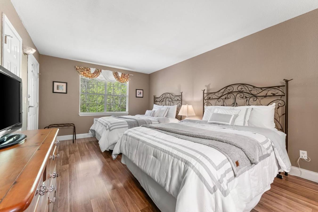 Apartment Penthouse Thousand Hills Golf Front With Pool Close To 76 And Sleeps 8 Branson