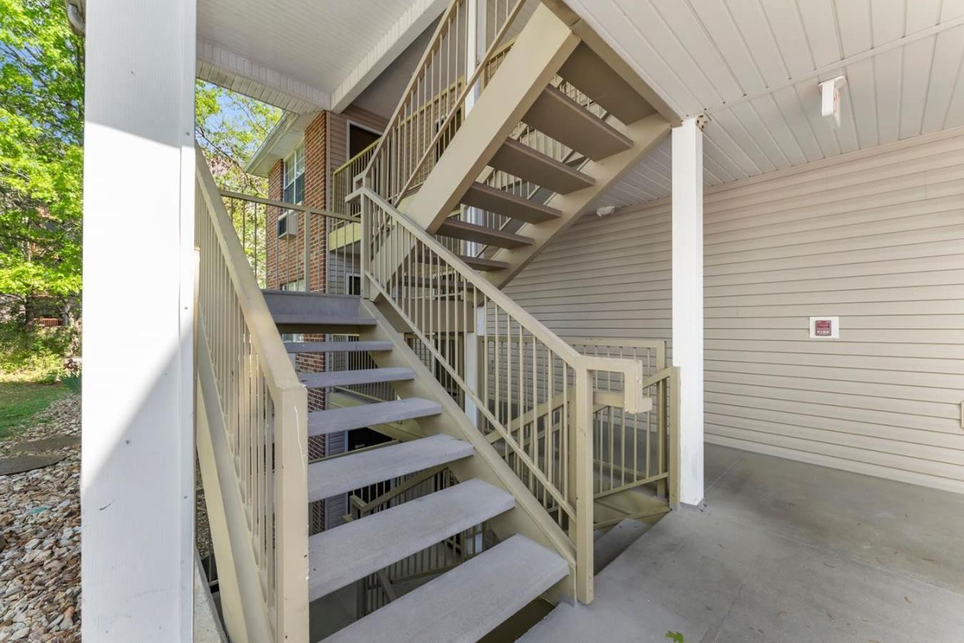Penthouse Thousand Hills Golf Front With Pool Close To 76 And Sleeps 8 Apartment Branson