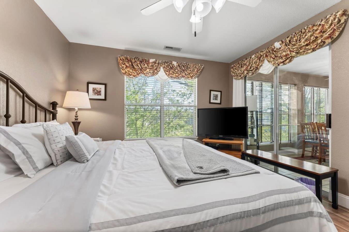 Apartment Penthouse Thousand Hills Golf Front With Pool Close To 76 And Sleeps 8