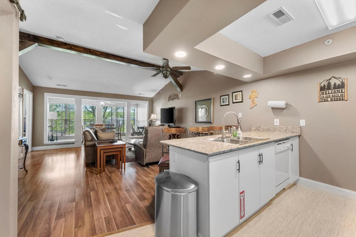 Penthouse Thousand Hills Golf Front With Pool Close To 76 And Sleeps 8 * Branson