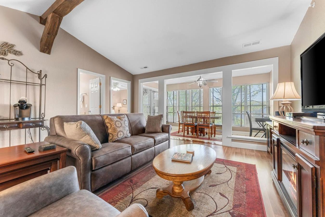 Penthouse Thousand Hills Golf Front With Pool Close To 76 And Sleeps 8 Apartment Branson
