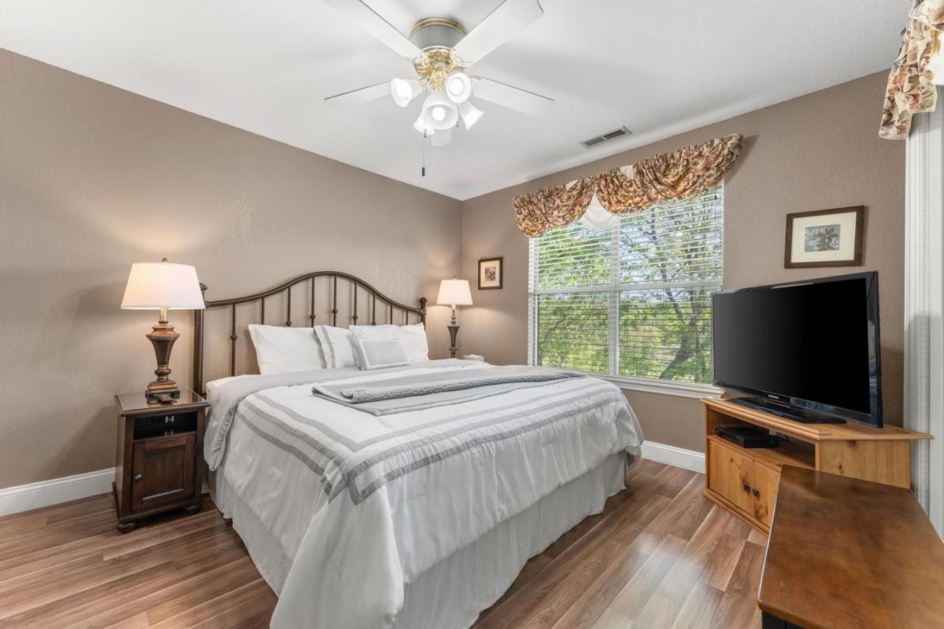 Apartment Penthouse Thousand Hills Golf Front With Pool Close To 76 And Sleeps 8 *