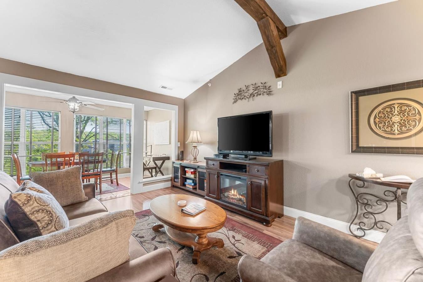 Penthouse Thousand Hills Golf Front With Pool Close To 76 And Sleeps 8 Branson