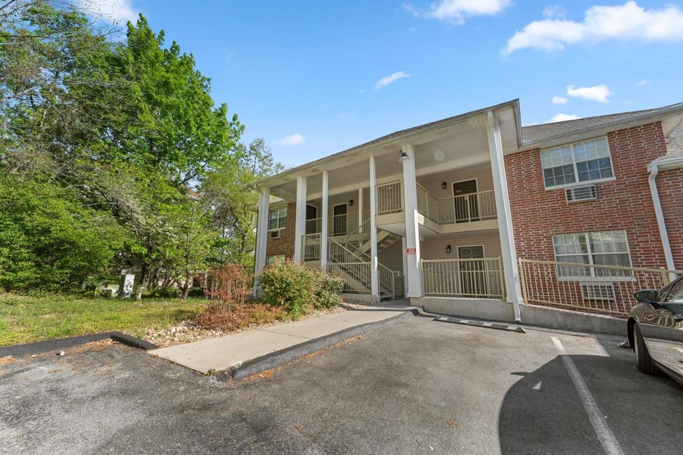 Penthouse Thousand Hills Golf Front With Pool Close To 76 And Sleeps 8 Apartment *