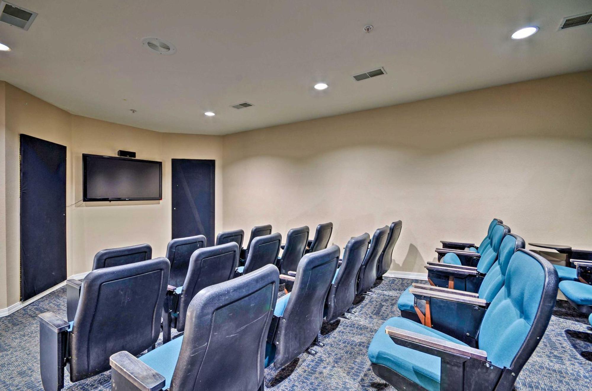 Apartment Convenient With Amenities! Branson