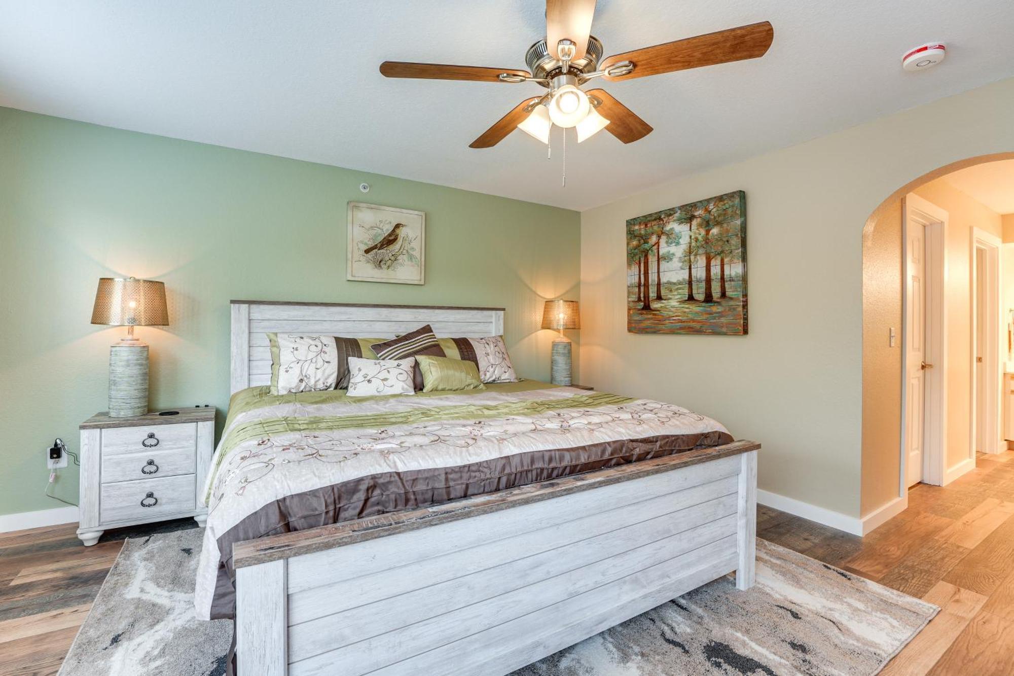 Convenient With Amenities! Branson