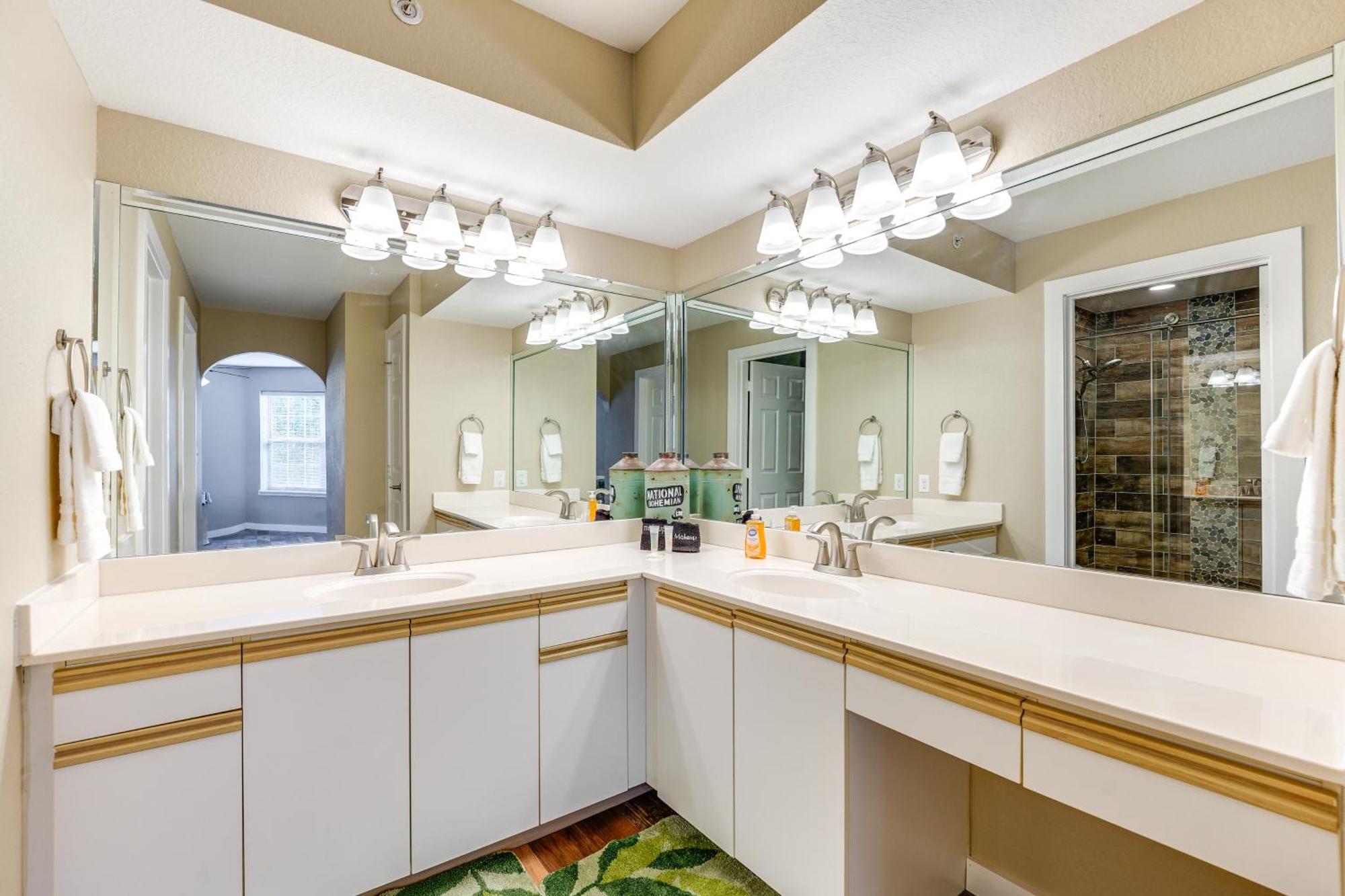 Convenient With Amenities! Branson