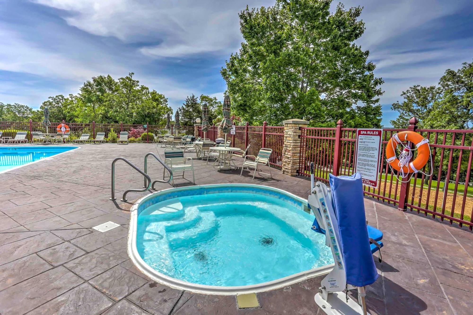 Apartment Convenient With Amenities! Branson