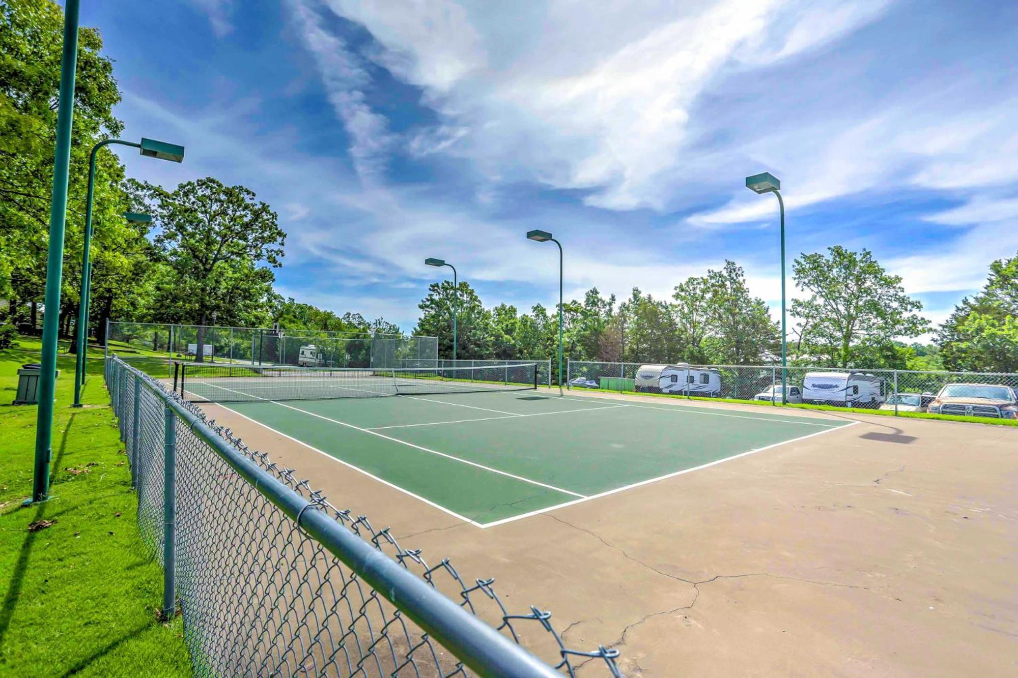 Apartment Convenient With Amenities!