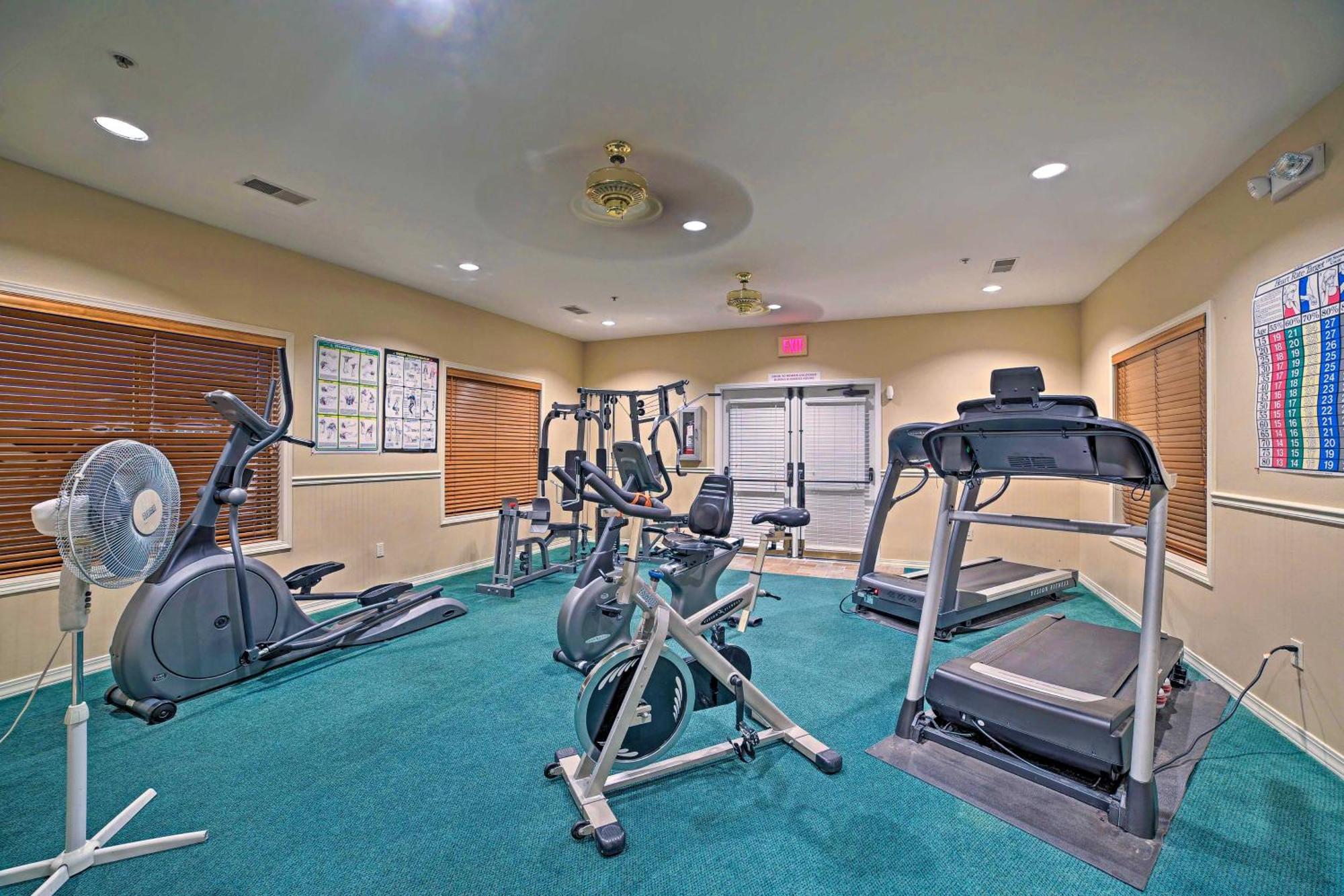 Convenient With Amenities! Branson