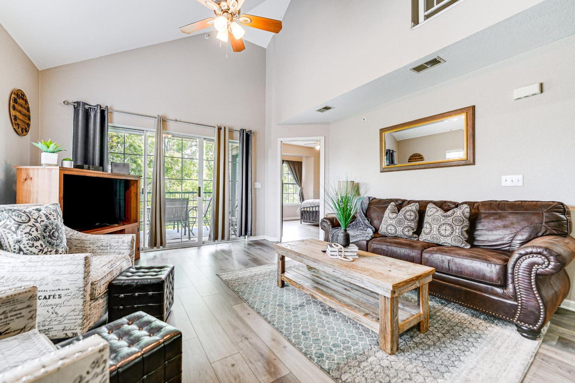 Apartment On Golf Course, 4 Mi To Downtown