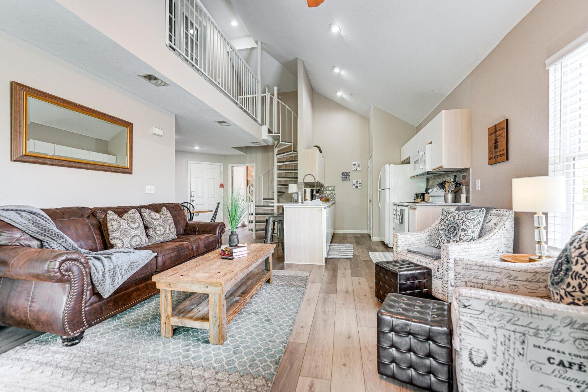 Apartment On Golf Course, 4 Mi To Downtown *
