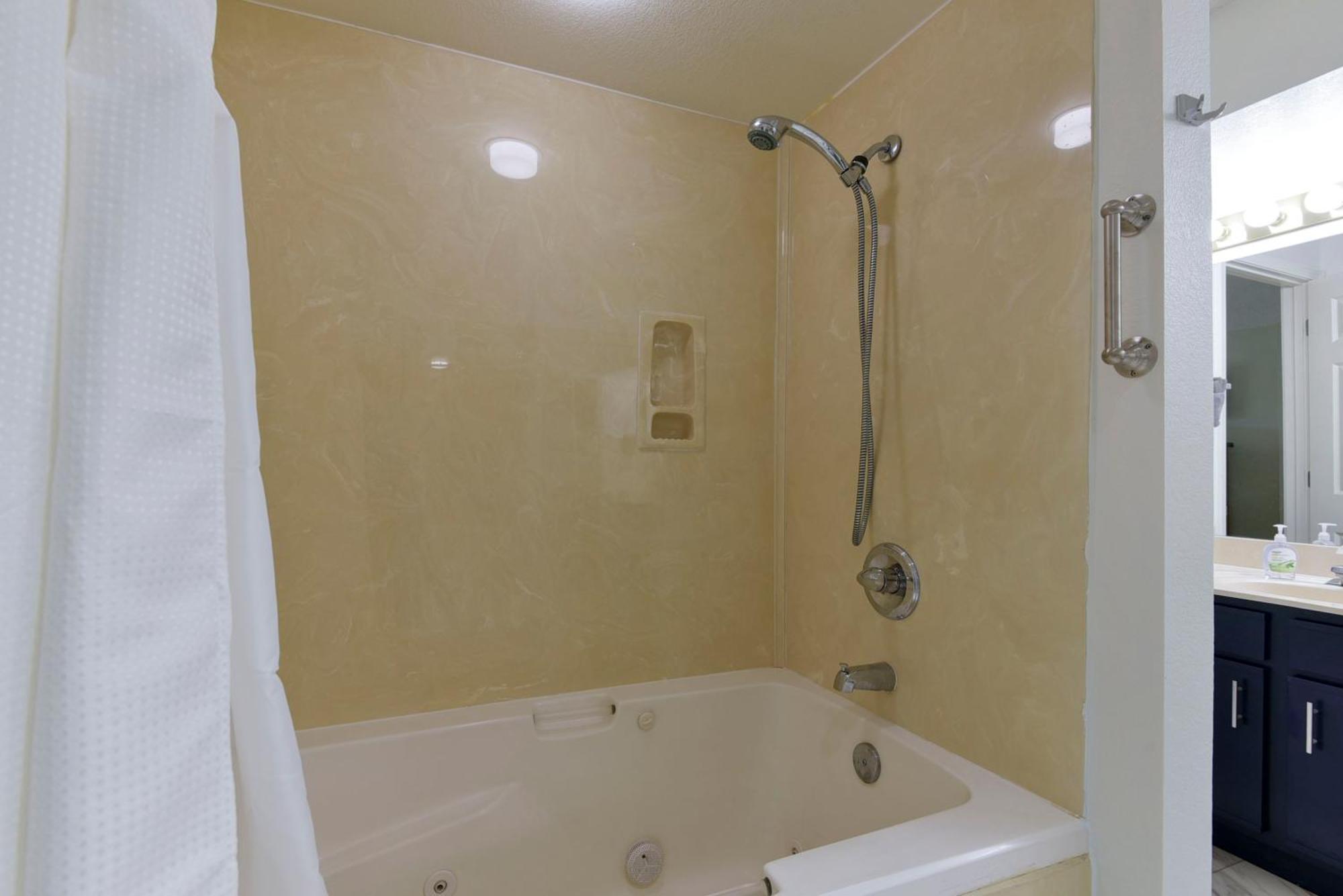 Beautiful At Thousand Hills-heart Of Branson-spacious And Affordable Apartment *