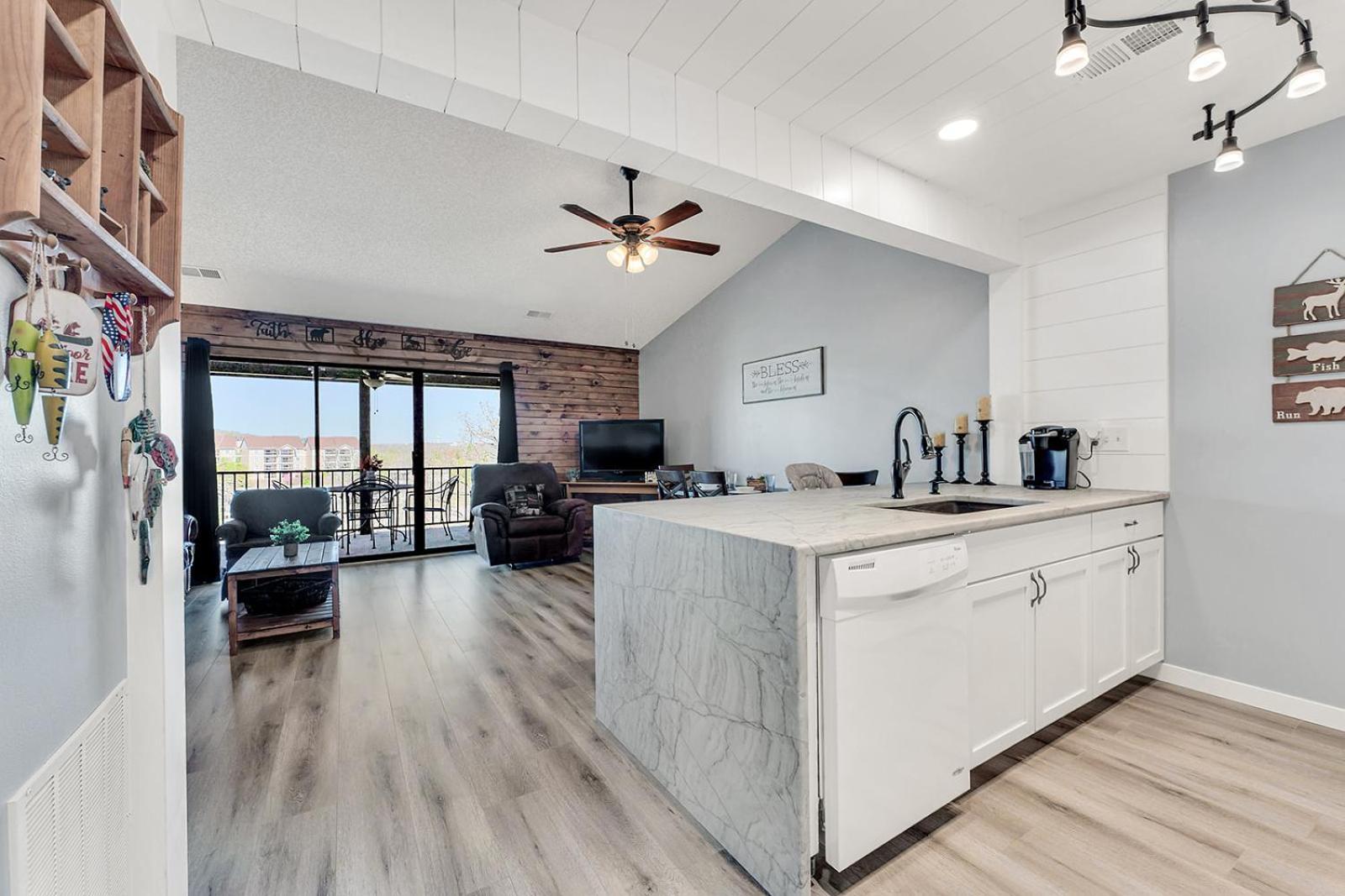Pointe Royale Condo-table Rock Lake-free Golf Apartment *