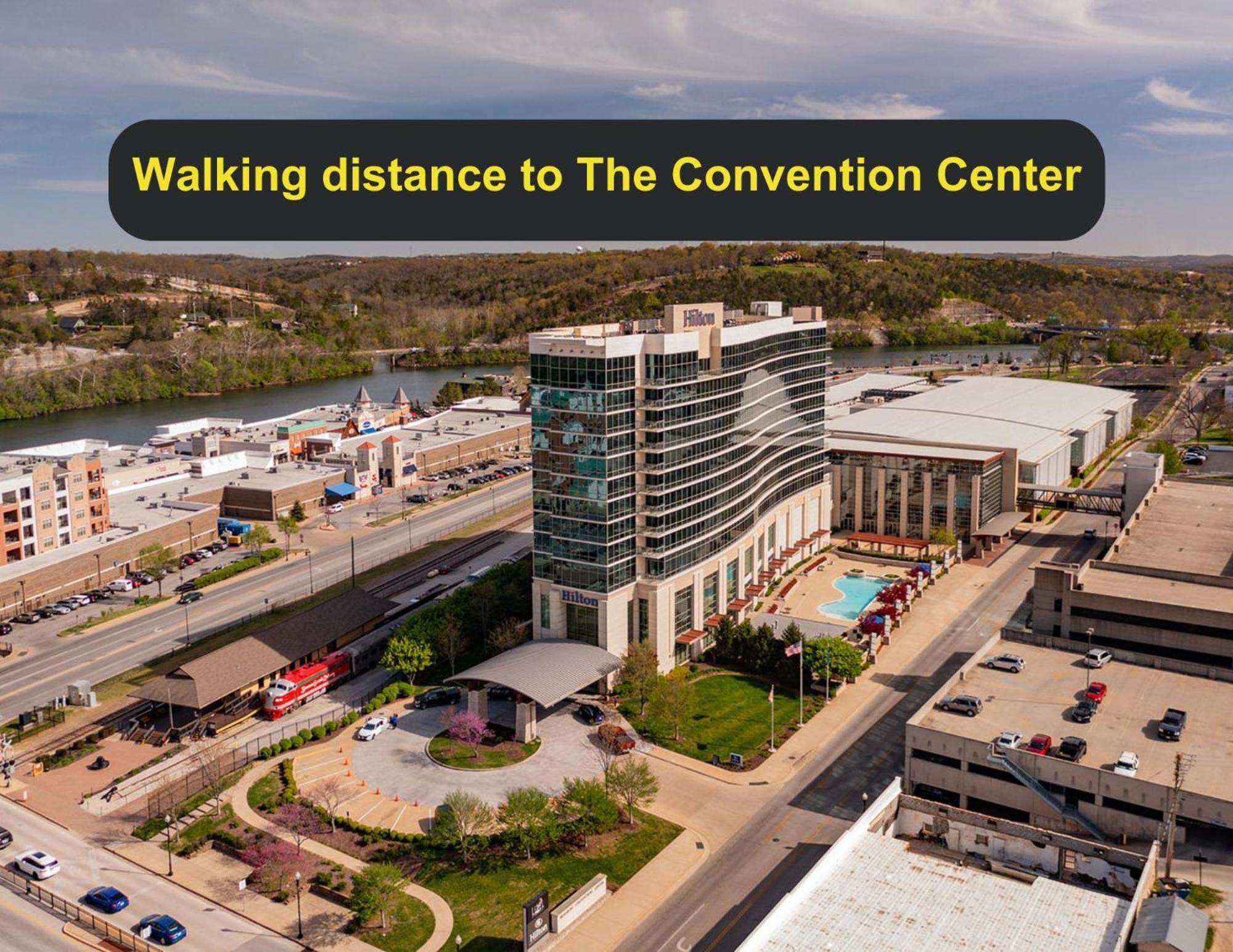 Walk To Landing And Convention Center Beautiful Holiday home Branson