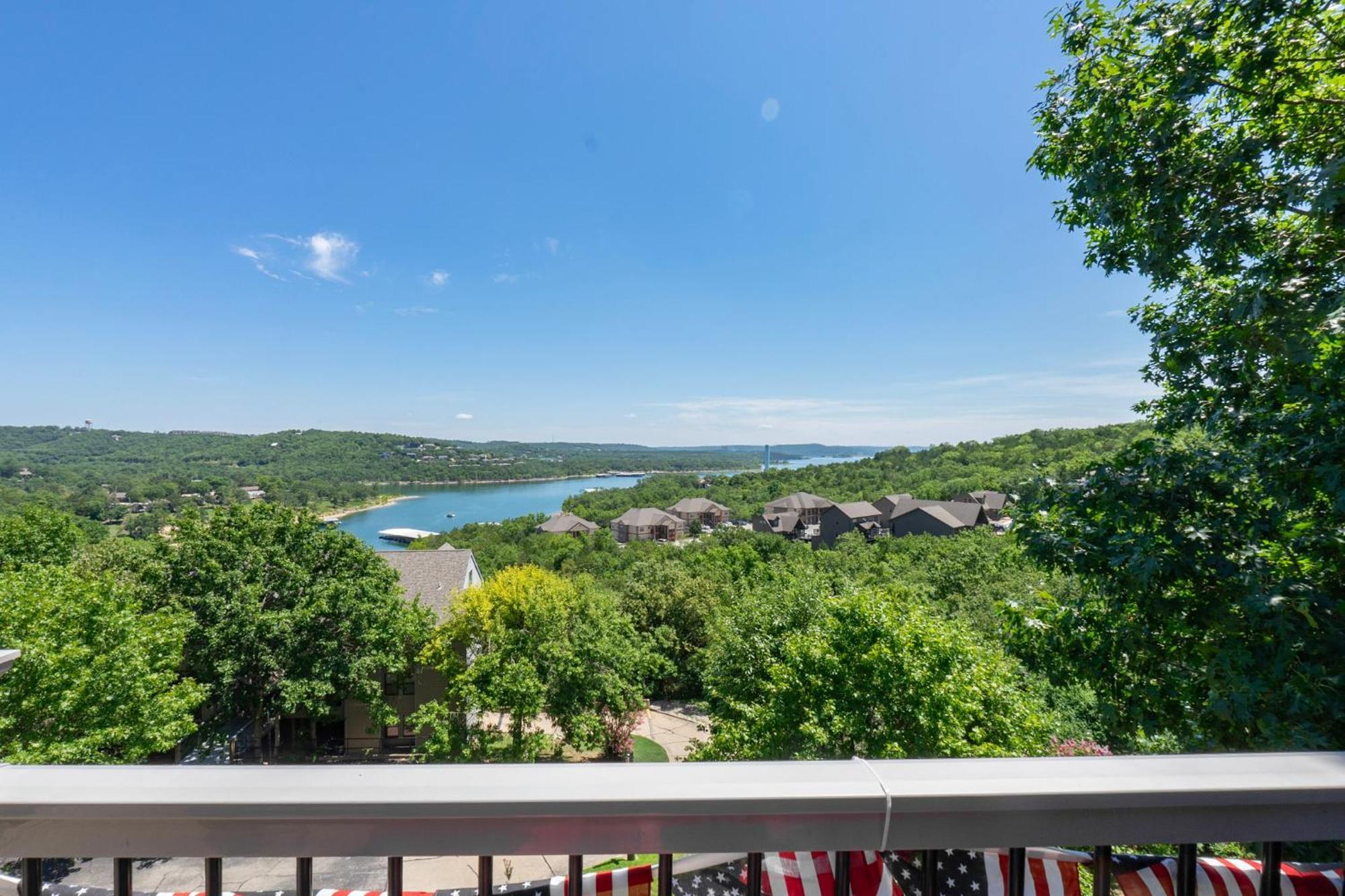 Lake View! Walk-in 3 Bedroom - Outdoor Pool - Free Tickets Included - Trh6-6