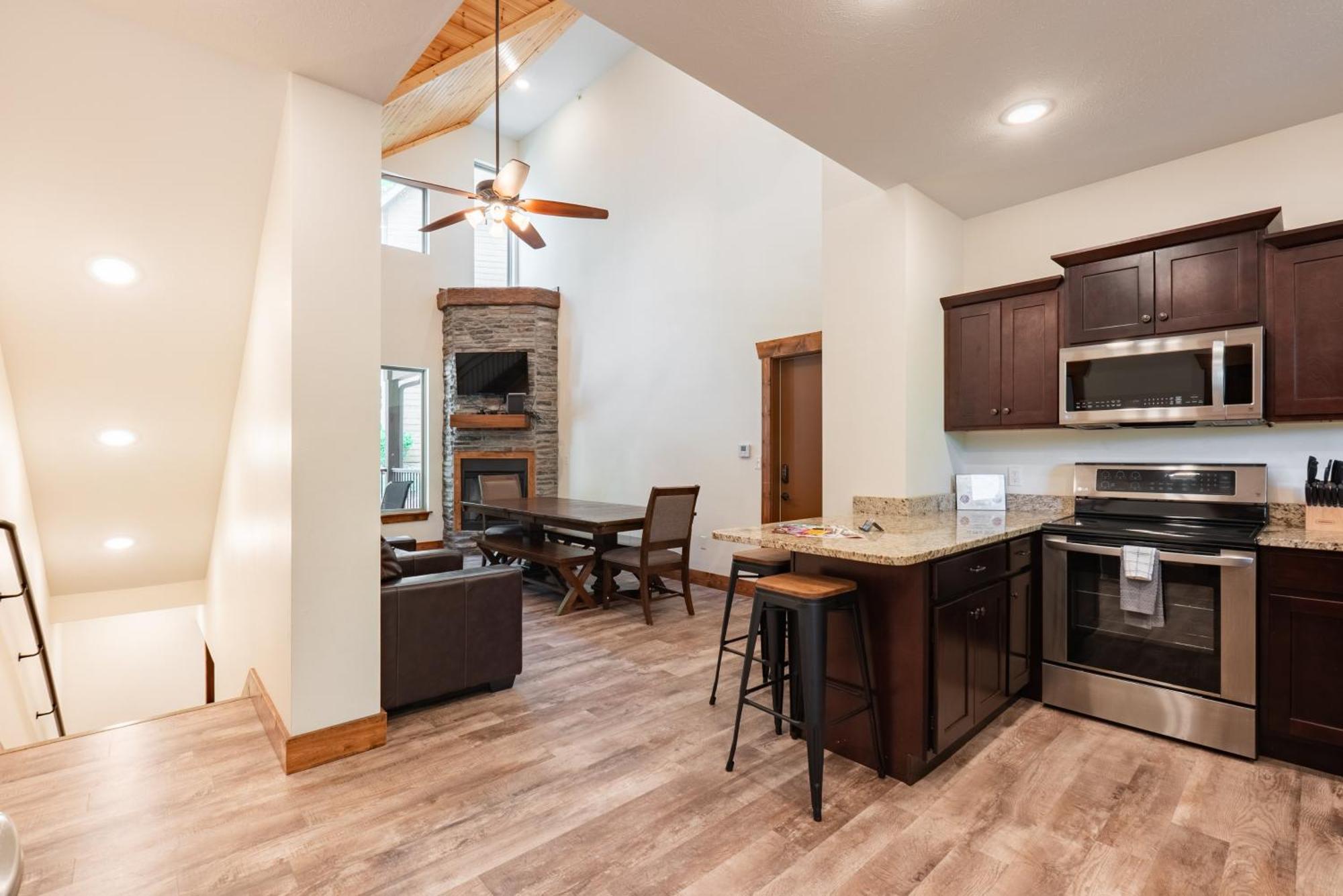 3br Walk-in Near Silver Dollar - Game - Pool - Free Tickets Included - Rr93a