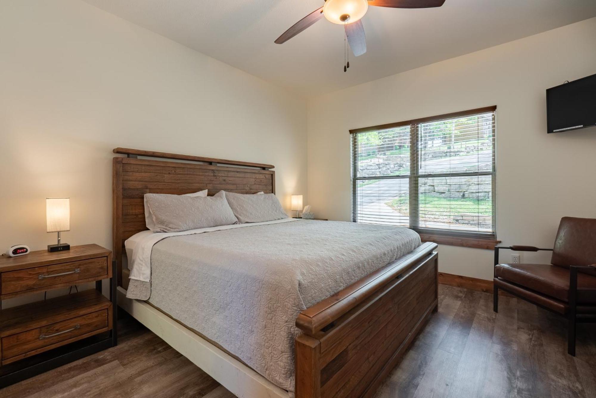 3br Walk-in Near Silver Dollar - Game - Pool - Free Tickets Included - Rr93a