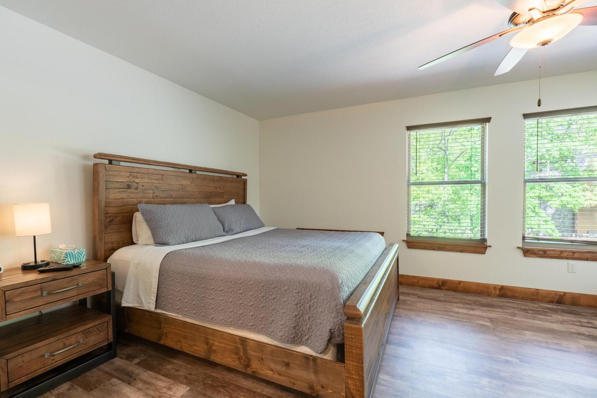 3br Walk-in Near Silver Dollar - Game - Pool - Free Tickets Included - Rr93a * Branson