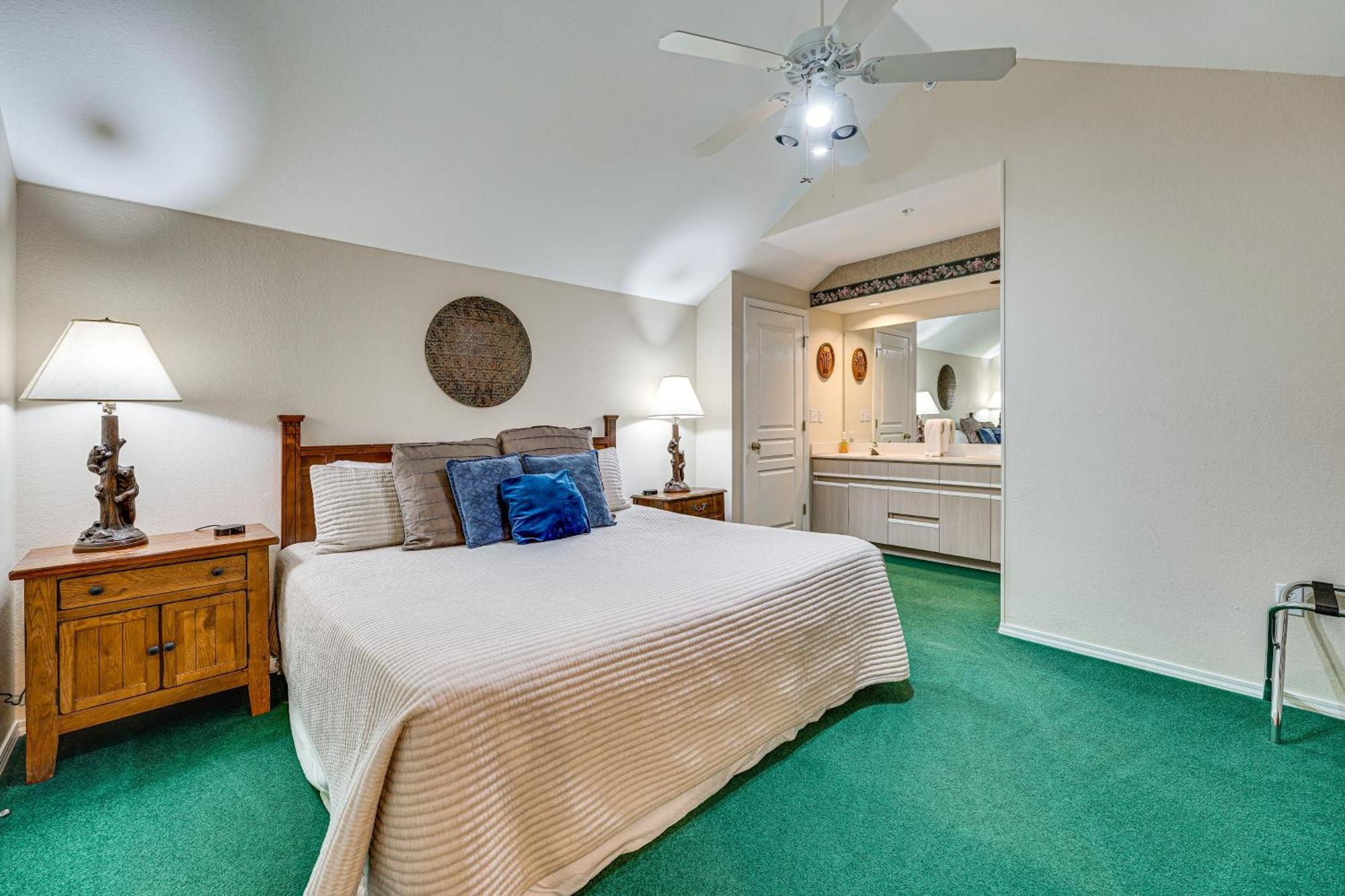 With Golf Course Views Walk To Strip! Branson