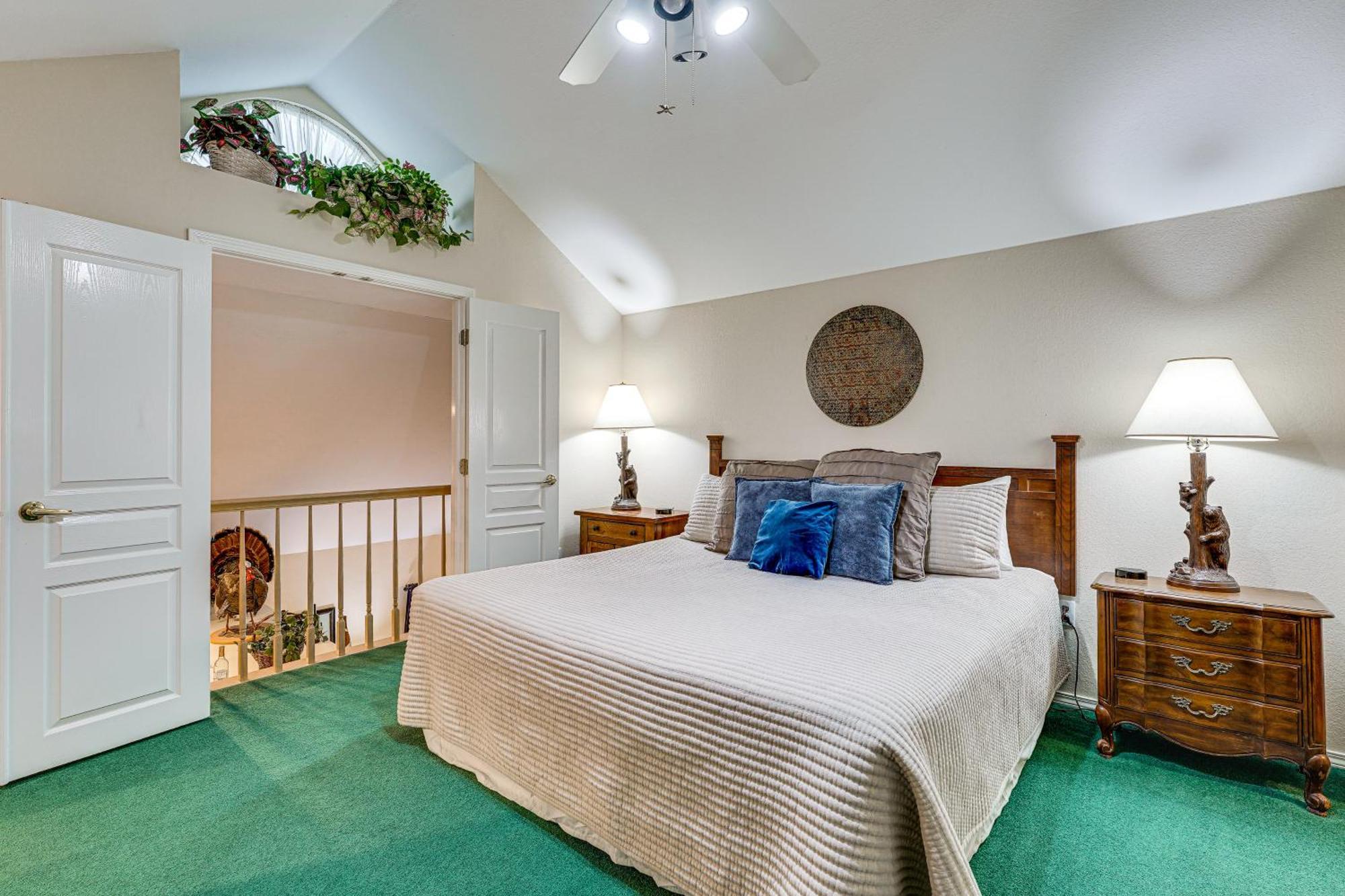 With Golf Course Views Walk To Strip! * Branson