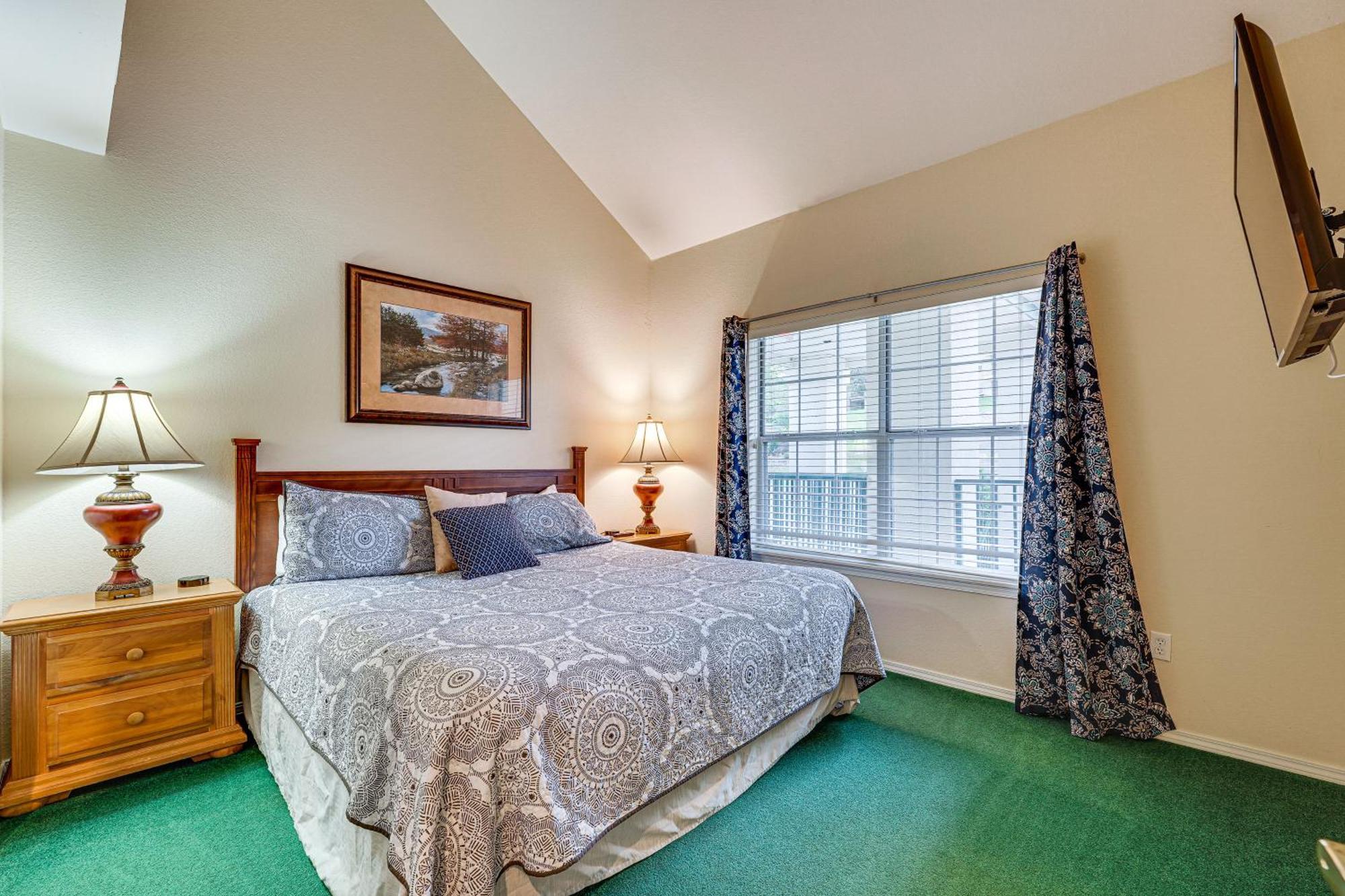 With Golf Course Views Walk To Strip! *
