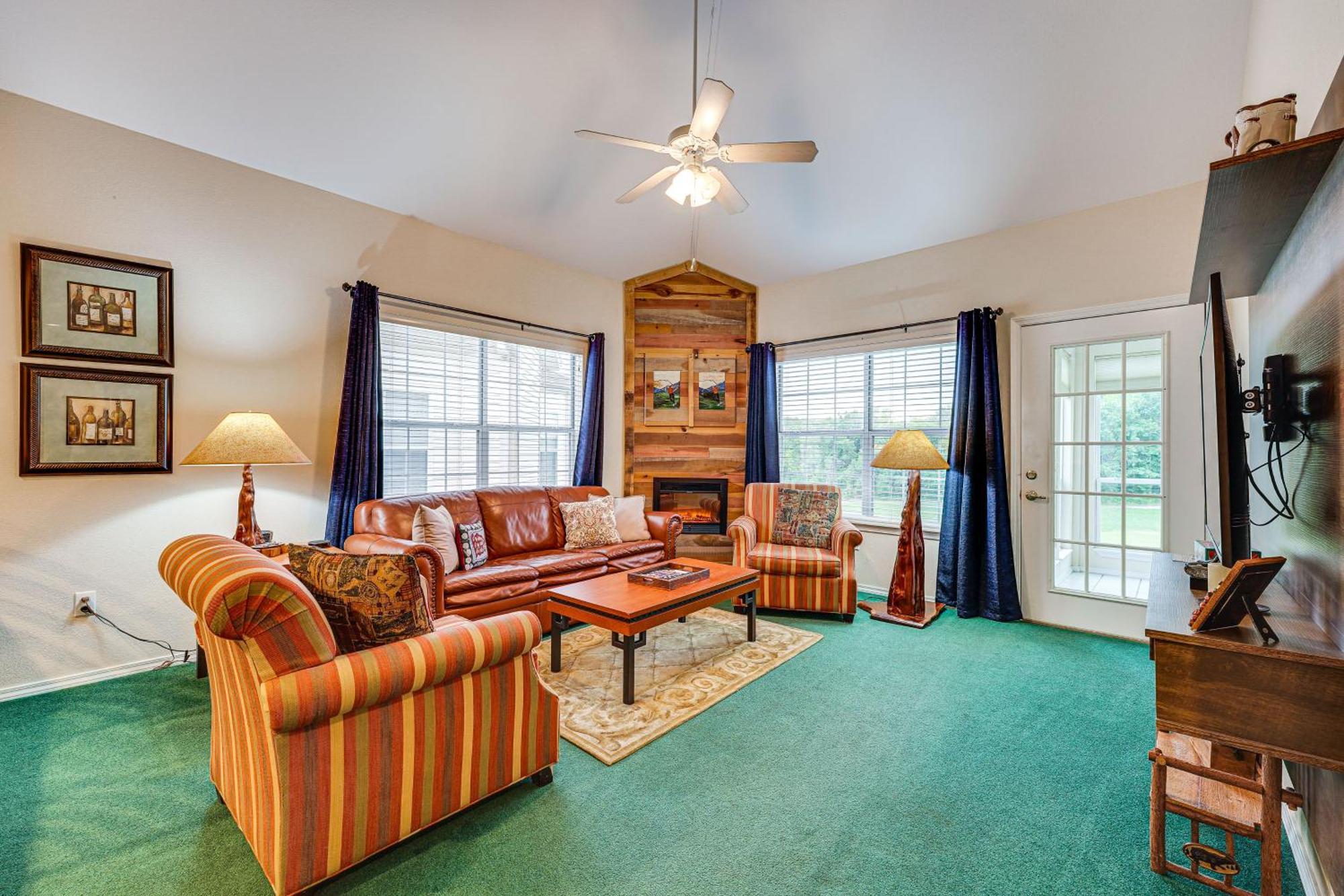 With Golf Course Views Walk To Strip! Branson
