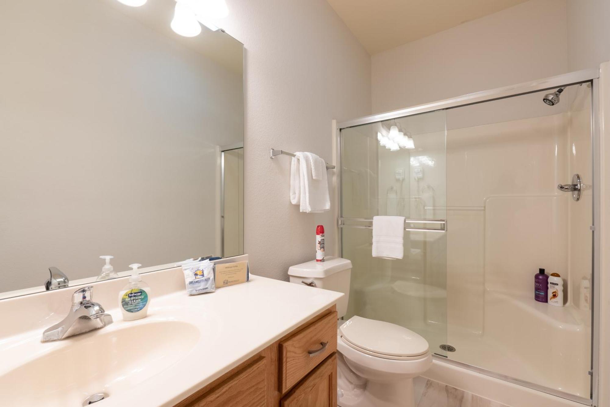 Elevator Access - Walk-in Shower - Close To 76 Strip - Free Tickets Included - Rl8-11b Apartment *