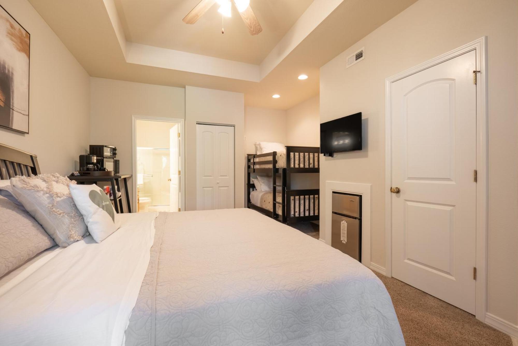 Elevator Access - Walk-in Shower - Close To 76 Strip - Free Tickets Included - Rl8-11b Apartment Branson