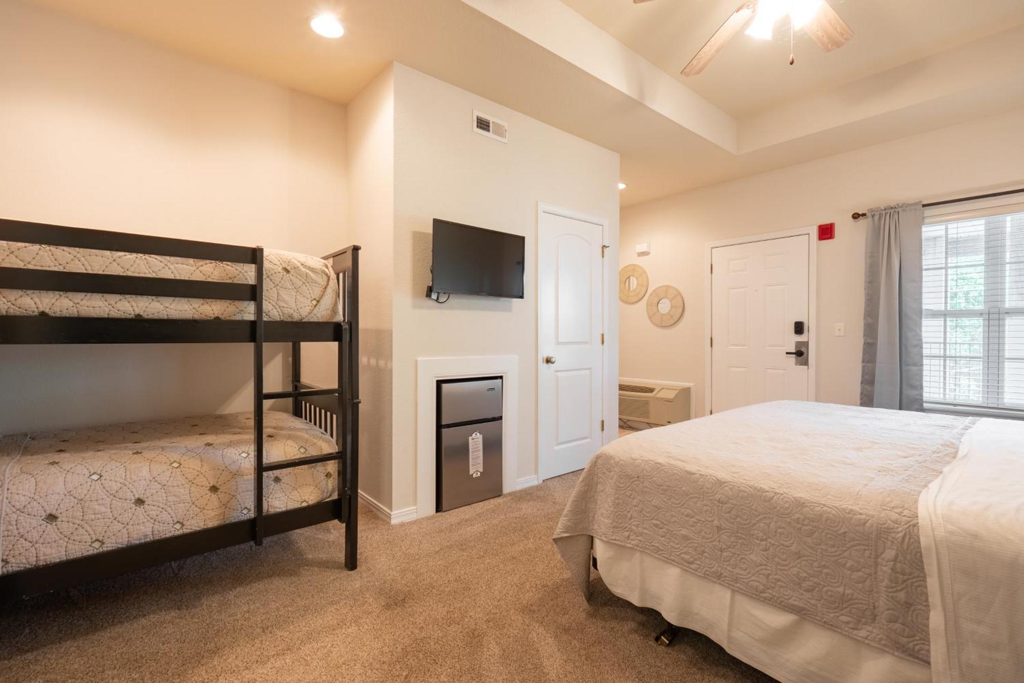 Elevator Access - Walk-in Shower - Close To 76 Strip - Free Tickets Included - Rl8-11b Apartment Branson