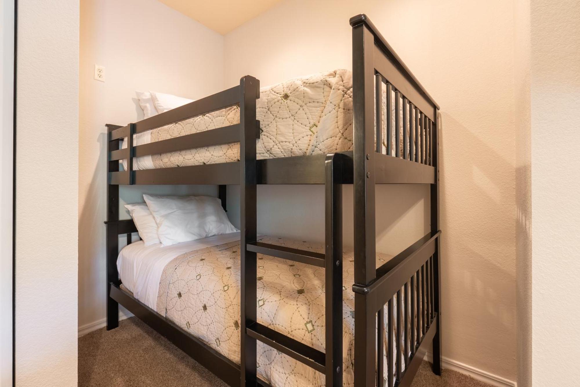 Apartment Elevator Access - Walk-in Shower - Close To 76 Strip - Free Tickets Included - Rl8-11b