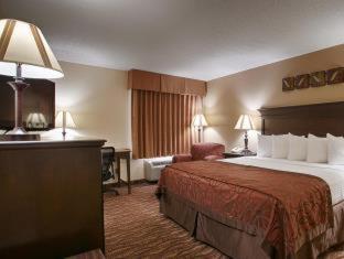 Western Center Pointe Hotel 3*