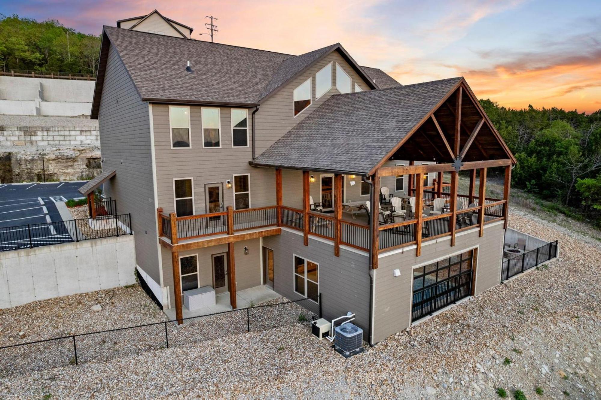 Holiday home Chateau On The Cove Branson