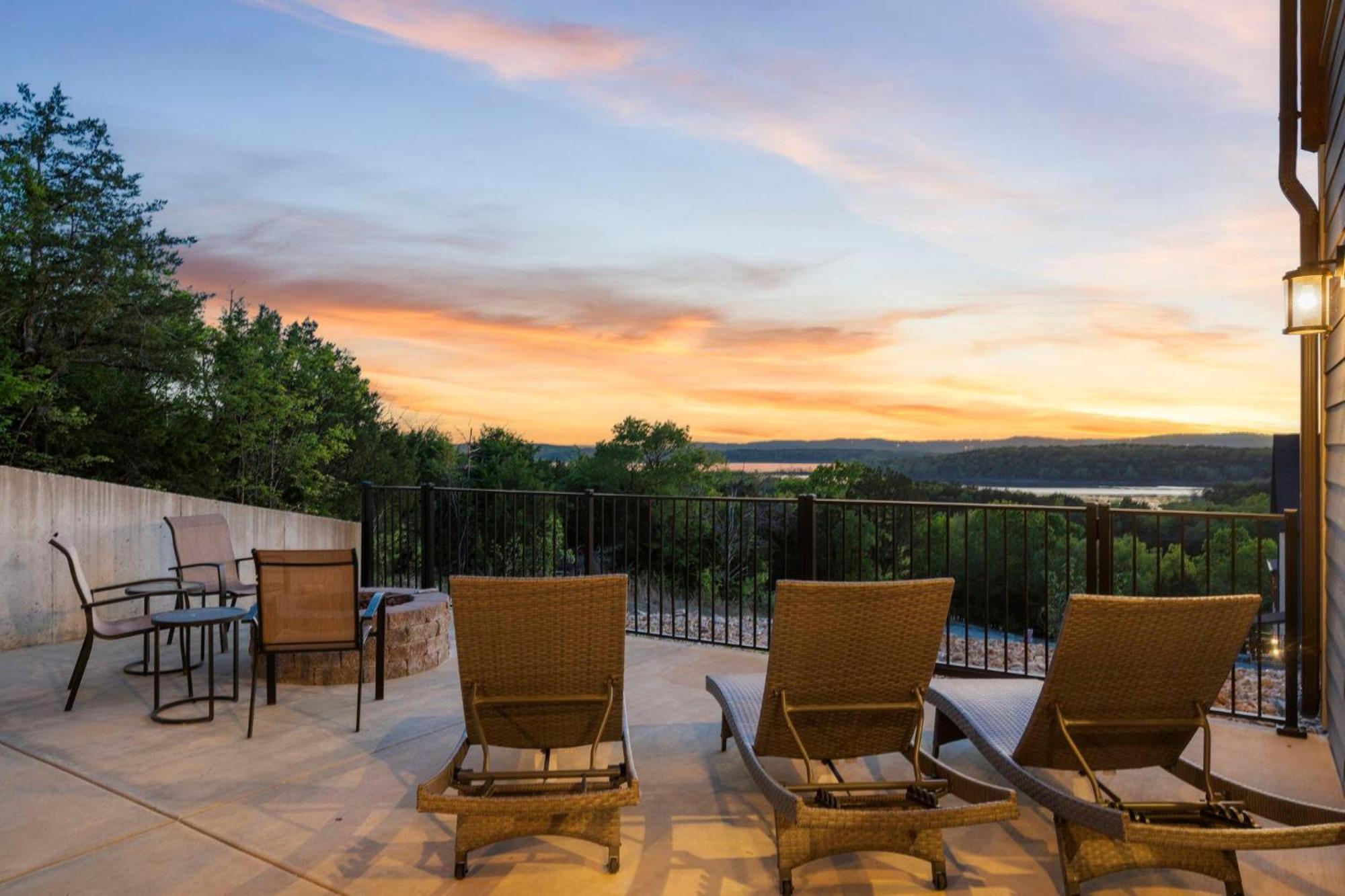 Chateau On The Cove Holiday home Branson